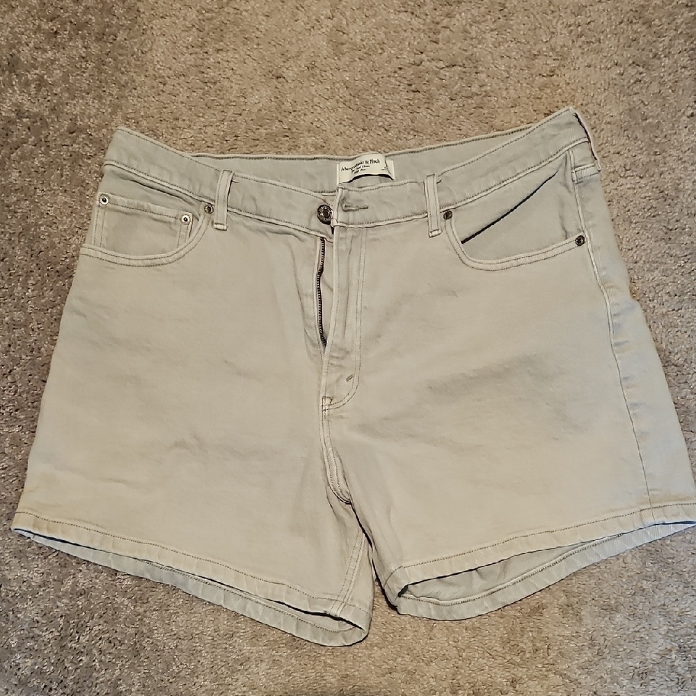 Abercrombie & Fitch The Dad Short High Rise Light Gray Denim Shorts - Size 33/16